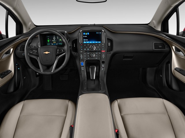 2012 Chevrolet Volt 5dr HB Dashboard