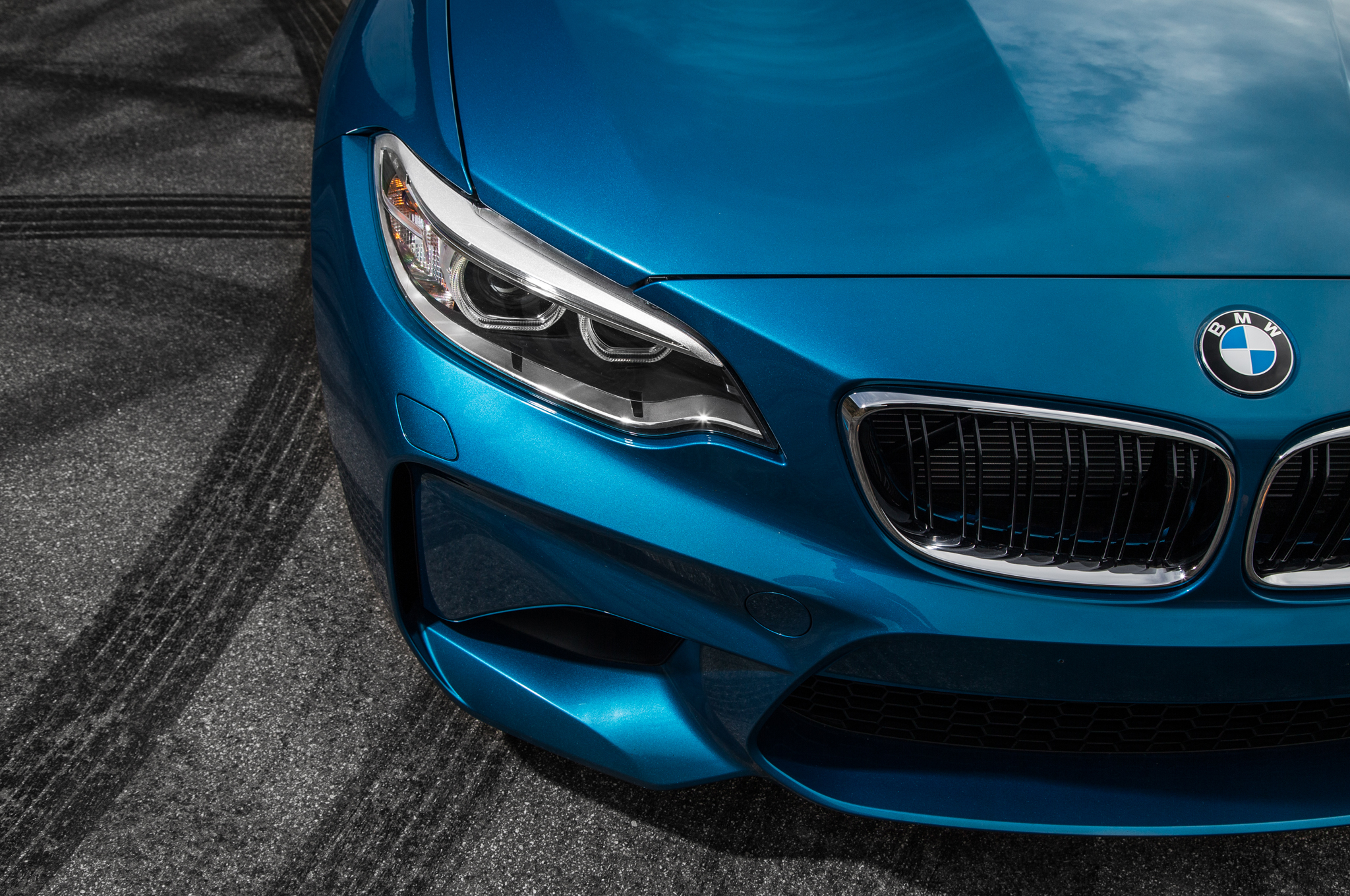 2016 BMW M2 coupe front end