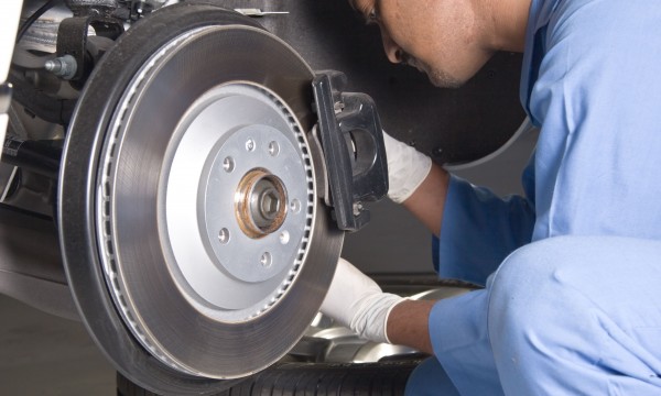 7 signs your car is in need of a brake replacement