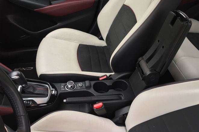 2016-Mazda-CX-3-Grand-Touring-AWD-steering-wheel-controls