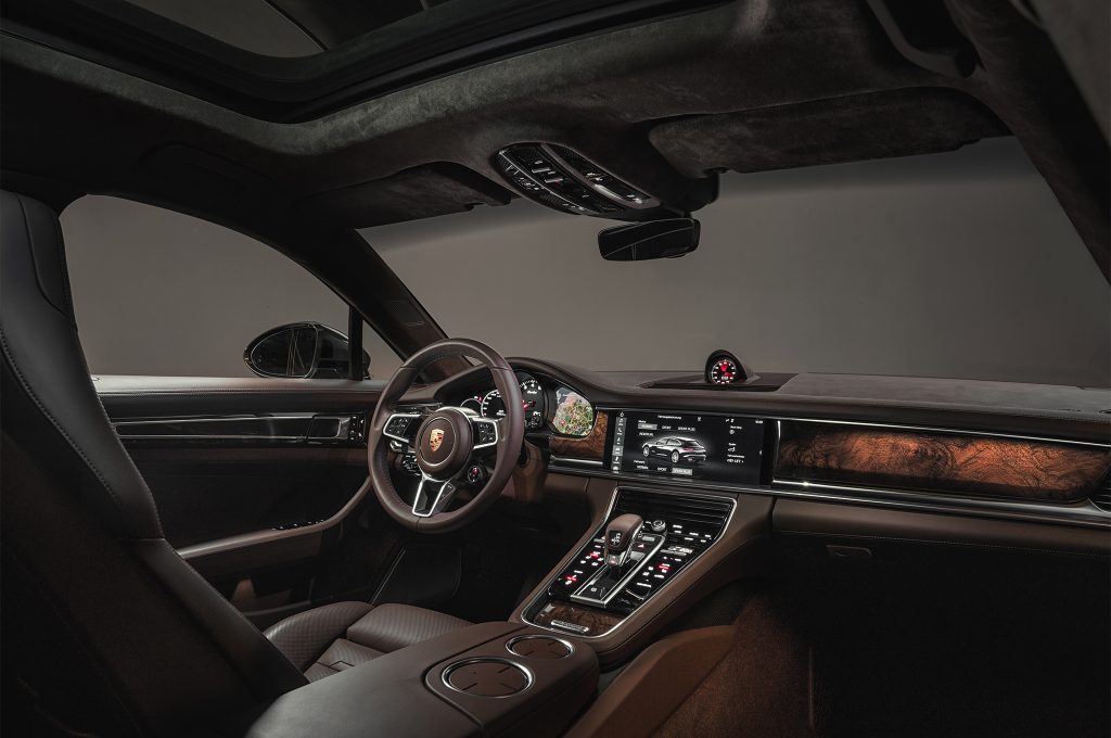 2018-Porsche-Panamera-Sport-Turismo-interior
