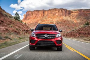 2017-Mercedes-Benz-GLS550-4Matic-front-view-in-motion