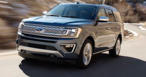 2018-Ford-Expedition-front-three-quarter-in-motion
